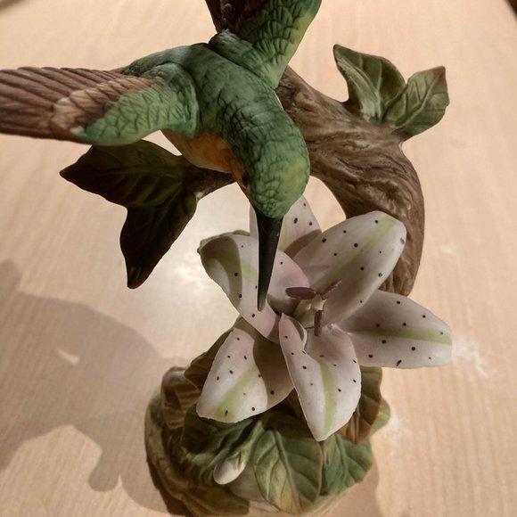 Vintage Aldon Porcelain Hummingbird with Flower 1988 trademark - Picture 6 of 6